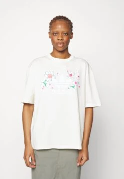 Adidas Originals Oversized Tee - T-Shirt Imprimé - Cream White -ASOS 3e3aa3c926bf4f9d85e17a6b4a9983cd