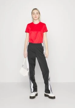 Adidas Originals Logo - T-Shirt Imprimé - Better Scarlet -ASOS 3fd51643327b4b35a94a2c7518f263d1