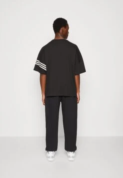 Adidas Originals New Tee - T-Shirt Imprimé - Black -ASOS 40d59b36a6cf4cdb85dbef26cb540204