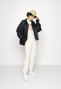 Adidas Originals Retro Luxury Crew - Sweatshirt - White -ASOS 42abf307544c4bcf8b67082cad69e3bb