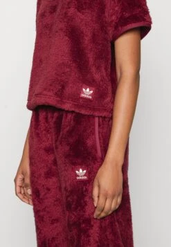 Adidas Originals Essentials Fluffy - T-Shirt Imprimé - Shadow Red 13 Adidas Originals Essentials Fluffy - T-Shirt Imprimé - Shadow Red -ASOS 434ecf08ab884ba8a76f7071d8329c3f