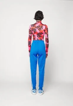 Adidas Originals Classi - Pantalon De Survêtement - Bluebird -ASOS 45aa38e2de6a4688933abcfeb75c4d59