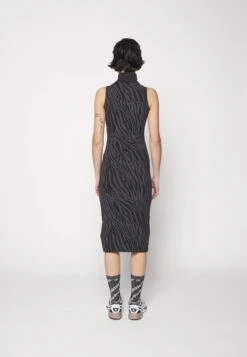 Adidas Originals Dress - Robe Fourreau - Carbon/Black -ASOS 462174e2ccb44a5a8be02cbaf77eebd7