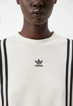 Adidas Originals Adicolor 70S - Sweatshirt - White -ASOS 467e026daf8447f1935bcfaf20a43471