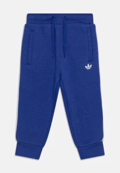 Adidas Originals Crew Unisex Set - Pantalon Classique -ASOS 469ad68ec85f43188fd7dc21bf033cb2