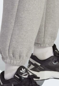 Adidas Originals Essentials - Pantalon De Survêtement - Medium Grey Heather -ASOS 4711000bc26c48d38a445dee13c3229d