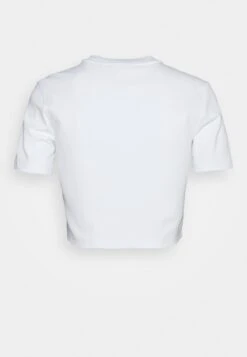 Adidas Originals T-Shirt Basique - White -ASOS 476e8dcb165a498e835d7442a33c0268