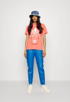 Adidas Originals Trefoil Tee - T-Shirt Imprimé - Semi Turbo -ASOS 47f4fe9c75b34e8f91390b28729e2b9e