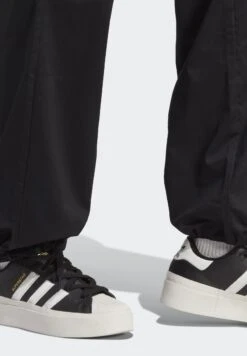 Adidas Originals Wide - Pantalon Cargo - Black 9 Adidas Originals Wide - Pantalon Cargo - Black -ASOS 49cf324d92f24f4fb598a9ac2d58cac8