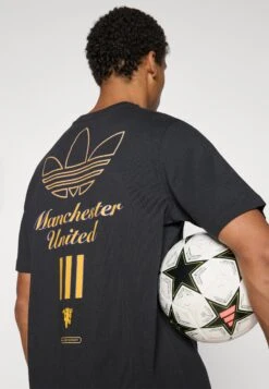 Adidas Originals MANCHESTER UNITED ICON GRAPHIC T-SHIRT - Article De Supporter D'équipe De Club - Black -ASOS 4a3608b147ea46a9996b247d06d84526