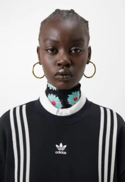 Adidas Originals Adicolor 70S - Sweatshirt - Black -ASOS 4d8df4e199fe47e4992f9de2de195e26