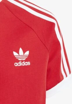 Adidas Originals Junior - T-Shirt Imprimé - Better Scarlet -ASOS 4e2fb1a9c9fb4e358ecc565ea16b6044