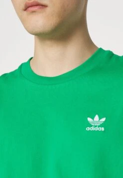 Adidas Originals Essential - T-Shirt Basique - Green -ASOS 507790a98b07469c91ab34b3b0677949