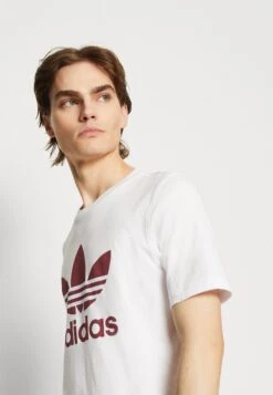 Adidas Originals Trefoil Unisex - T-Shirt Imprimé - Shadow Red -ASOS 5606064511f54271a9547fd80c4f7719