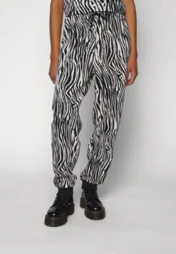 Adidas Originals Jogger - Pantalon De Survêtement - Cloud White/Black -ASOS 5695989bd7304272a253eb29ae3ae21d