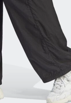 Adidas Originals Premium Essentials - Pantalon De Survêtement - Black -ASOS 578a86746f824706b04d4e3ae8248ecc