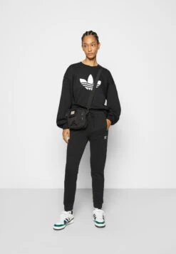 Adidas Originals Adicolor Essentials Slim - Pantalon De Survêtement - Black -ASOS 585fd9ec736a41158fe00b4d852850e3