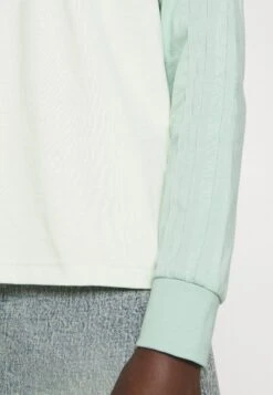 Adidas Originals Long Sleeve - T-Shirt À Manches Longues - Linen Green -ASOS 5966af9fbbda4ddeb7d635775961a94b