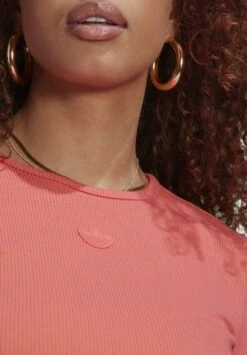 Adidas Originals T-Shirt À Manches Longues - Red -ASOS 59a7a5ad4f00491d8b4c2c264d662af5