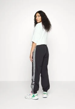 Adidas Originals Classics Lock Up Track Pants - Pantalon De Survêtement - Black -ASOS 5aa3d5215d694f7c875f43c2736d3be4