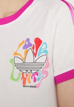 Adidas Originals Pride 3S Tee - T-Shirt Imprimé - Off White -ASOS 5af291be3c2b43ec9cdcd3ab36e4414e