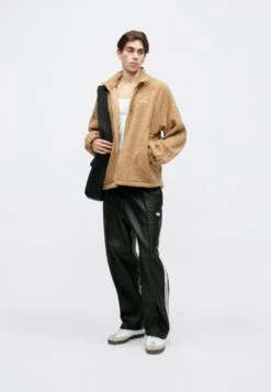 Adidas Originals Veste Polaire - Cardboard 12 Adidas Originals Veste Polaire - Cardboard -ASOS 6237fb8b9ffc484b8c7e77b8e1431275