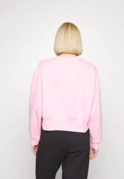 Adidas Originals Adicolor Essentials Crew - Sweatshirt - True Pink -ASOS 63e0980a9fb64337a62913b62114958a