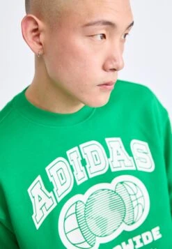 Adidas Originals CREWNECK - Sweatshirt - Green/cloud White -ASOS 65879ef42cf9489581ca7629b8459c4c