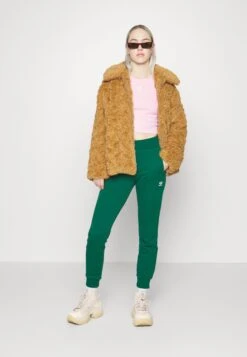 Adidas Originals Essentials - Débardeur - True Pink -ASOS 65b1e15df62b41919e9a976ba5afdfdb