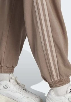 Adidas Originals Jogger - Pantalon De Survêtement - Chalky Brown -ASOS 65b3c266279e40d2aa5b67dc9df32642