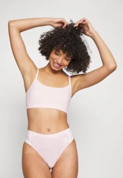 Adidas Originals Scoop Bralette - Brassière - Rose -ASOS 661f51c72e2545a4b8f2f75841bd2652