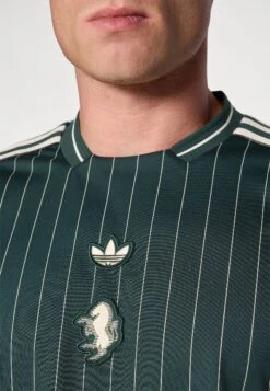 Adidas Originals JUVENTUS TURIN ICON JERSEY - Article De Supporter D'équipe De Club - Shadow Green -ASOS 676e5fef579c40c0983305d0cfc9e8ff