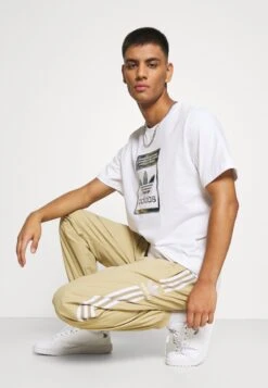 Adidas Originals Camo Infill Tee Unisex - T-Shirt Imprimé - White -ASOS 683efc452527406d91eb6b64c4b0a9ee