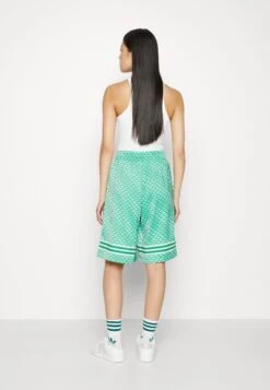 Adidas Originals Adicolor 70S - Short - Green -ASOS 68f8f119fecf4a96b22b8480b6bd2a99