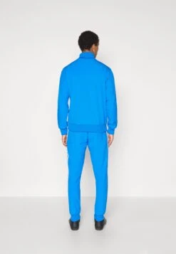 Adidas Originals REAL MADRID ICON TRACK PANT - Article De Supporter D'équipe De Club - Bluebird/white 8 Adidas Originals REAL MADRID ICON TRACK PANT - Article De Supporter D'équipe De Club - Bluebird/white -ASOS 68fee3e788954fed948aa24d1184b0f4