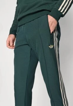 Adidas Originals JUVENTUS TURIN ICON TRACK PANT - Article De Supporter D'équipe De Club - Shadow Green -ASOS 6a2a19cbeeac4cd0a677e216cefb9abd
