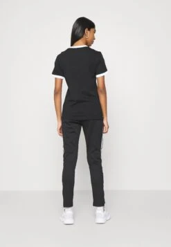 Adidas Originals 3 Stripes - T-Shirt Imprimé - Black -ASOS 6b9d75b649ef454d8849b6da0e7c1a08