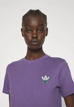 Adidas Originals Graphic Tee - T-Shirt Imprimé - Tech Purple -ASOS 6bc75bc656984ad1ac3a35ed7e7e2c9e