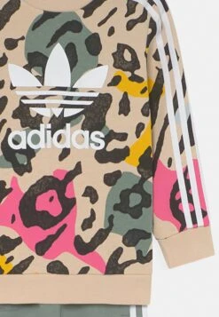 Adidas Originals Crew Unisex Set - Pantalon De Survêtement -ASOS 6c02572f191b4f409288ddca9de39494