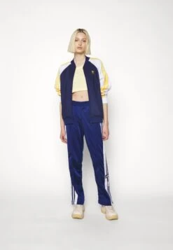 Adidas Originals Sst Tt Os - Veste De Survêtement - Dark Blue -ASOS 6ccf714ee3294cbc84eb55f9ddb299ea