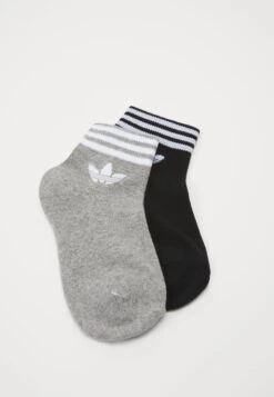 Adidas Originals Unisex 3 Pack - Chaussettes - White/Medium Grey Heather/Black -ASOS 6ce866040f794eada19cf8a22d0a6f87