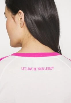 Adidas Originals Pride 3S Tee - T-Shirt Imprimé - Off White -ASOS 6d5730001df140f08006f87313585006