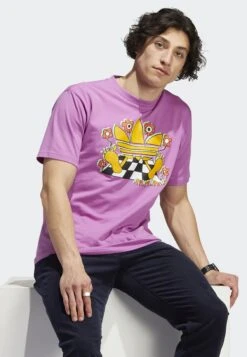 Adidas Originals Cartoon Trefoil - T-Shirt Imprimé - Purple -ASOS 6e2885b639d545ea958533c55b4054e2