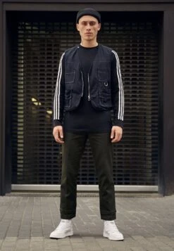 Adidas Originals 3 Stripes Crew Unisex - Sweatshirt - Black -ASOS 6f56e4fcb6ea45b78f1e5ffe9b9a9c19