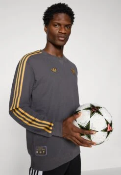 Adidas Originals MANCHESTER UNITED ICON SWEAT - Article De Supporter D'équipe De Club - Utility Black -ASOS 6f918c87fd4840c780cd4b1cacd52989