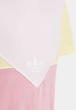 Adidas Originals Tee Junior Unisex - T-Shirt Imprimé - Easy Pink/Almost Yellow/Bliss Pink -ASOS 6fb125a5d97c4a7a97d9a3e10453468a