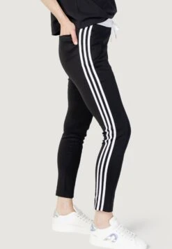 Adidas Originals Sst Ic2146 - Pantalon De Survêtement - Black 8 Adidas Originals Sst Ic2146 - Pantalon De Survêtement - Black -ASOS 70c0719282d545ad9d662d8169a8b2e6