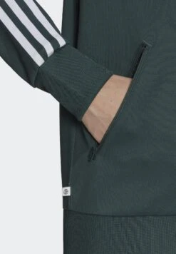 Adidas Originals Superstar Tracktop - Blouson Bomber - Mineral Green 11 Adidas Originals Superstar Tracktop - Blouson Bomber - Mineral Green -ASOS 70e9e2e65d6240ceb3cc796ac4307aab