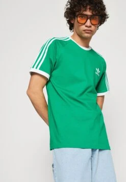 Adidas Originals 3 Stripes Tee Unisex - T-Shirt Imprimé - Green -ASOS 71249c7cb09d4981b05e8e832b596075