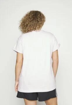 Adidas Originals Tee - T-Shirt Imprimé - Almost Pink -ASOS 713d60cd7d98476896f7e490a075d11e